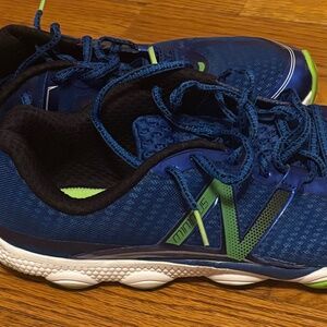 The are NWOT blue new balance minimus Vibram shoes. Size 11
